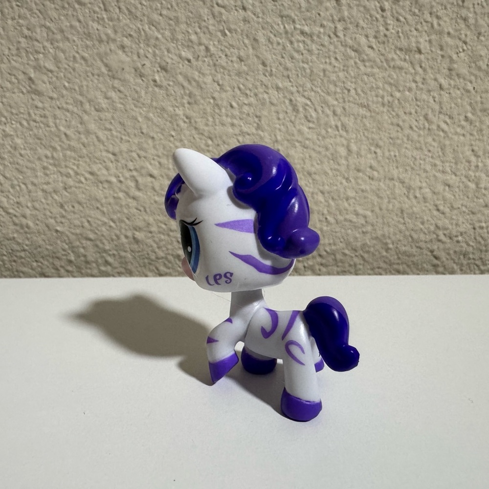 Littlest Pet Shop Series 4 G7 Zebra # 249
New out of box. - Picture 4 of 5